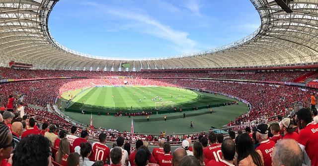 世体：莱万遭遇肌肉问题困扰，费兰更可能首发战奥萨苏纳.